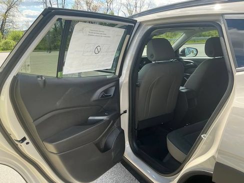 New 2026 Chevrolet Trax ACTIV w/ Sunroof Package FWD image 16