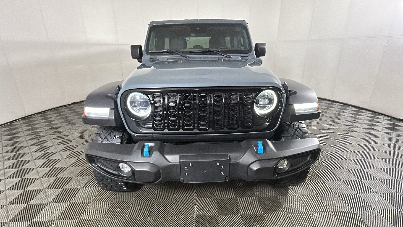 Used 2024 Jeep Wrangler Unlimited AWD/4WD image 9