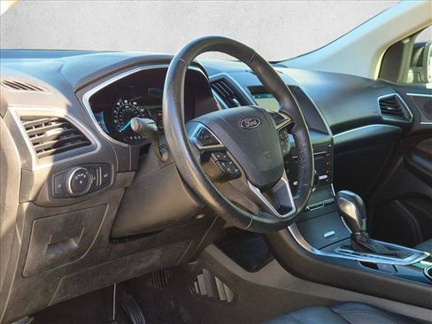 Used 2016 Ford Edge Titanium w/ Technology Package FWD image 2
