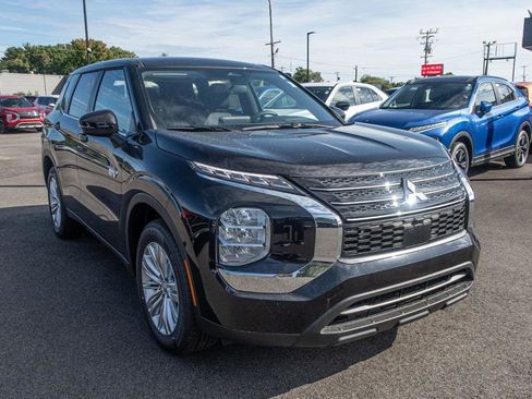 New 2024 Mitsubishi Outlander ES image 7