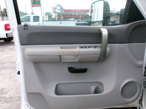 Used 2009 Chevrolet Silverado 2500 W/T AWD/4WD image 17