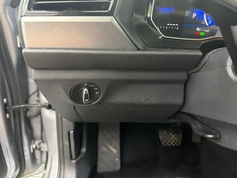 Used 2024 Volkswagen Jetta SE FWD image 31