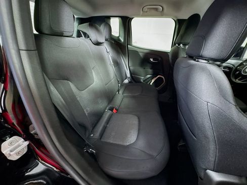 Used 2016 Jeep Renegade Latitude FWD image 31
