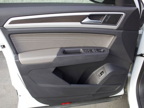 Used 2021 Volkswagen Atlas SE image 9