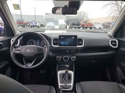 Used 2022 Hyundai Venue Limited image 20