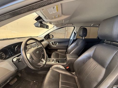 Used 2019 Land Rover Discovery Sport SE AWD/4WD image 16