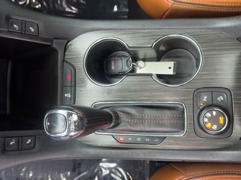 Used 2017 GMC Acadia SLT image 17