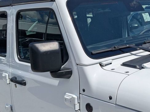 Used 2025 Jeep Wrangler Unlimited Sahara AWD/4WD image 10