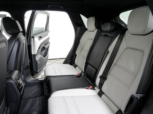 New 2026 Porsche Cayenne S AWD/4WD image 23