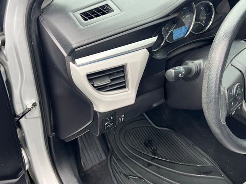 Used 2015 Toyota Corolla LE image 12