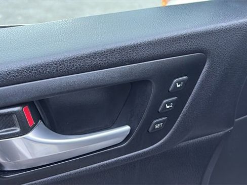 Used 2015 Toyota Highlander Limited image 23