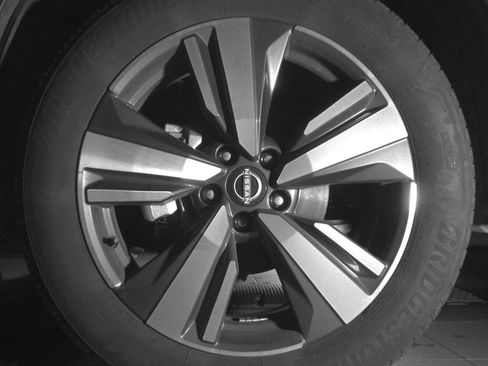 Used 2026 Nissan Rogue SL AWD/4WD image 8