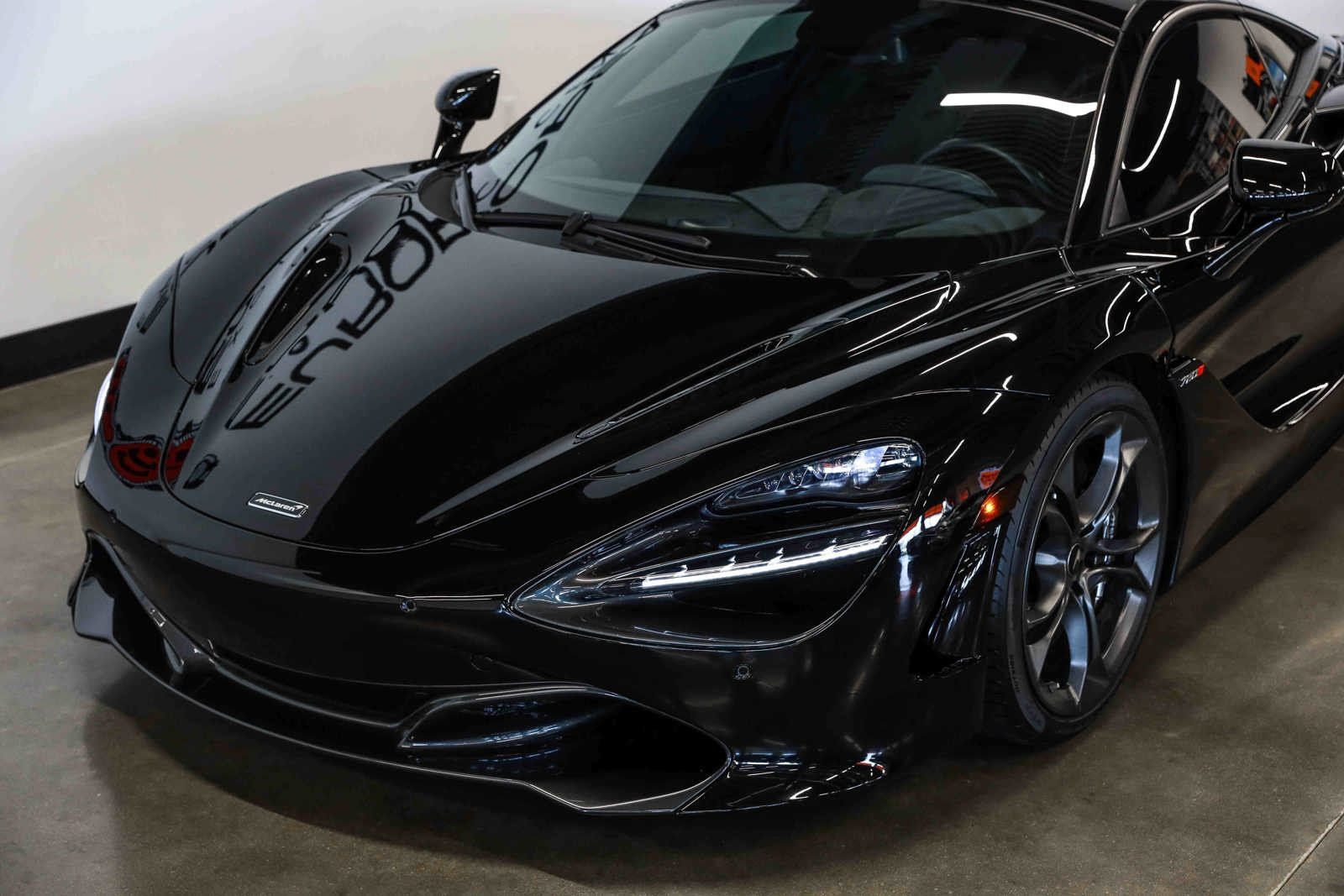 Used 2019 McLaren 720S RWD image 26