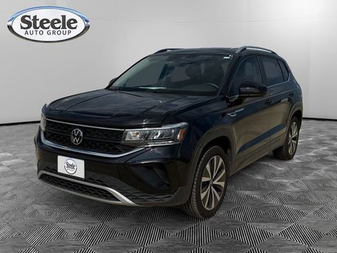 New 2024 Volkswagen Taos SE image 1