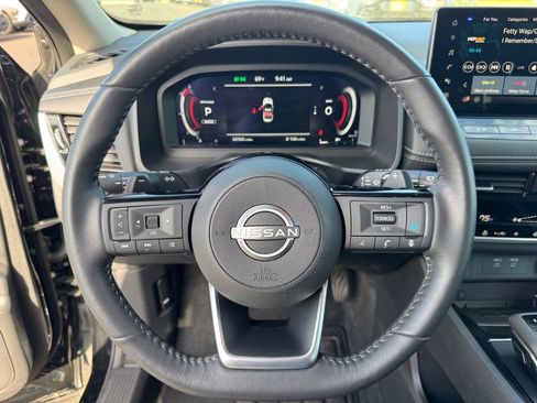 Used 2024 Nissan Rogue SL AWD/4WD image 19