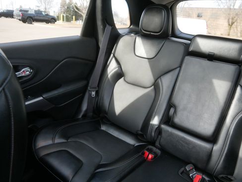 Used 2022 Jeep Cherokee Limited image 12