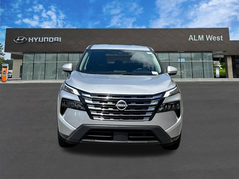 Used 2025 Nissan Rogue SV FWD image 2