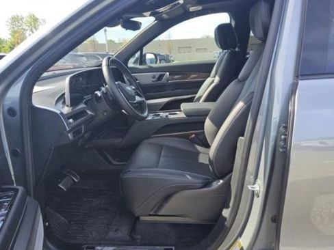 Certified 2026 Cadillac Vistiq Sport w/ LPO, Floor Liner Package AWD/4WD image 5