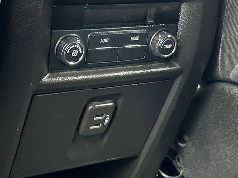 Used 2019 Chevrolet Traverse LT FWD image 32