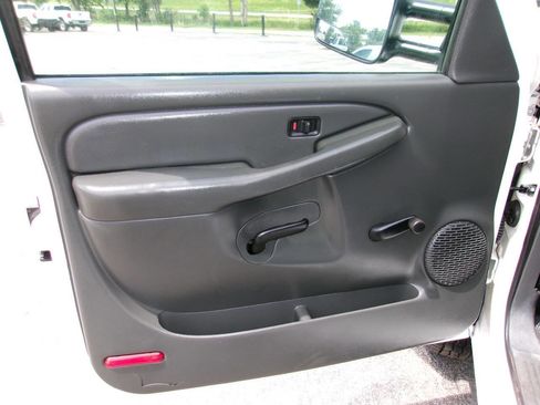 Used 2007 Chevrolet Silverado 2500 W/T w/ Skid Plate Package AWD/4WD image 19