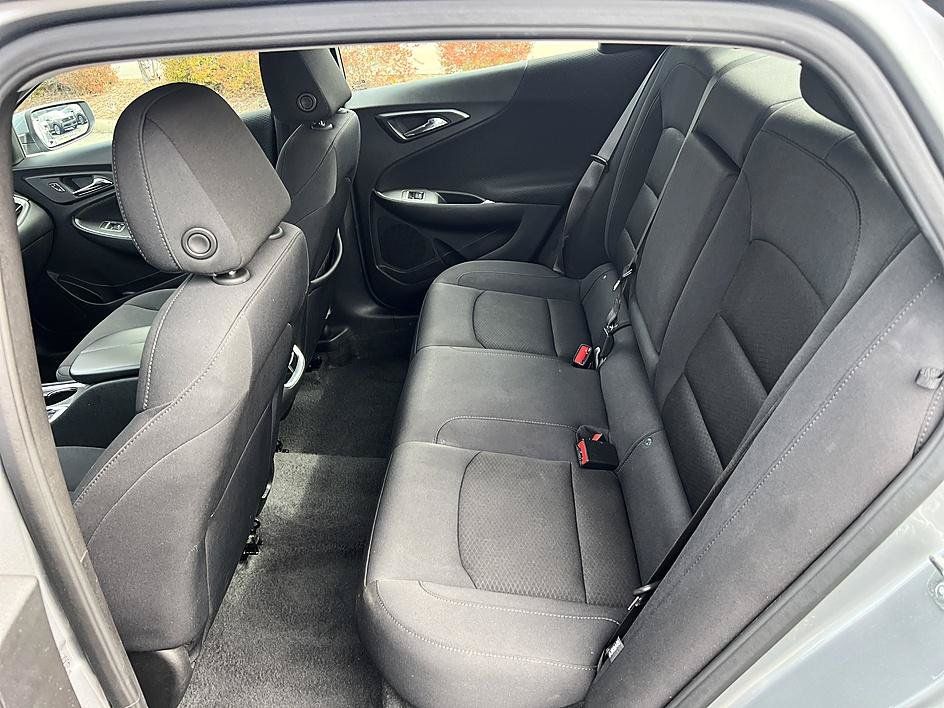 Used 2025 Chevrolet Malibu LT FWD image 14