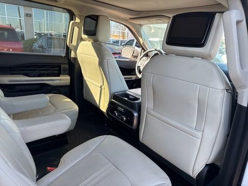 Used 2019 Ford Expedition Platinum image 12