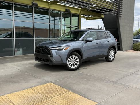 Used 2022 Toyota Corolla Cross LE FWD image 1