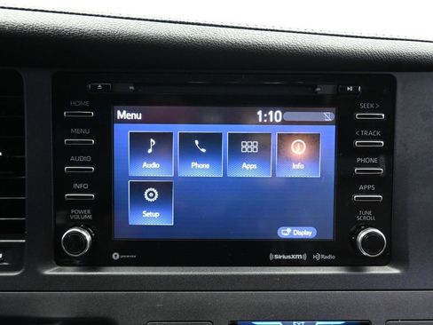 Used 2018 Toyota Sienna Limited image 16