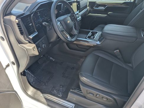 Used 2024 Chevrolet Silverado 2500 LT AWD/4WD image 9