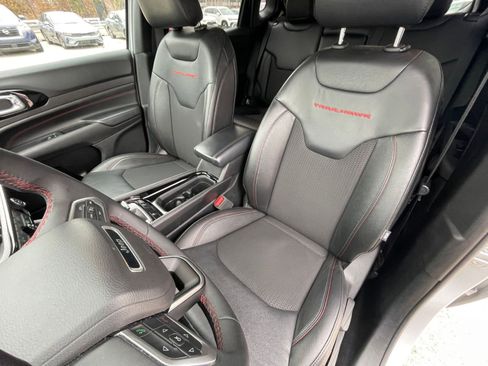 Used 2025 Jeep Compass Trailhawk image 36