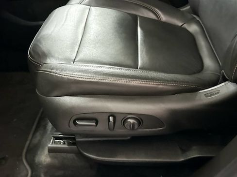 Used 2020 Chevrolet Traverse LT w/ LT Premium Package AWD/4WD image 19