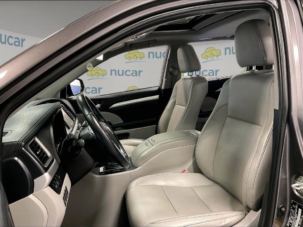 Used 2019 Toyota Highlander XLE AWD/4WD image 10