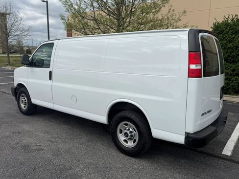 Used 2019 GMC Savana 2500 w/ Driver Convenience Package image 3