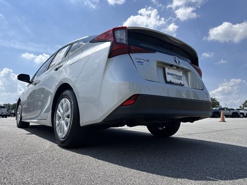 Used 2022 Toyota Prius LE FWD image 8