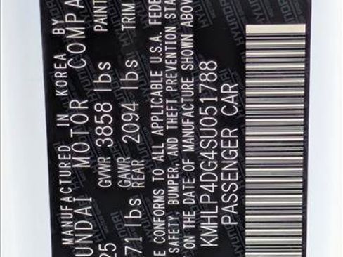 New 2025 Hyundai Elantra Limited image 21