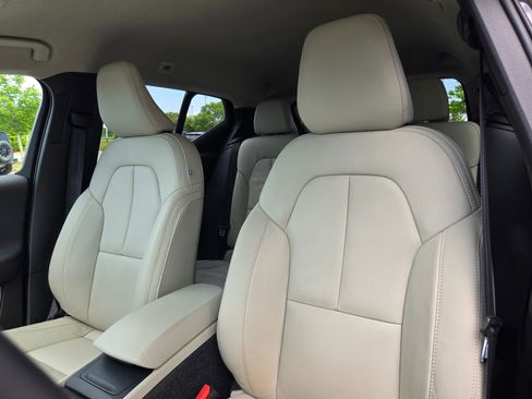 Used 2022 Volvo XC40 T5 Momentum AWD/4WD image 24