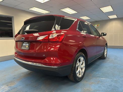 Used 2021 Chevrolet Equinox LT image 2