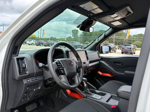 Used 2026 Nissan Frontier PRO-4X AWD/4WD image 11