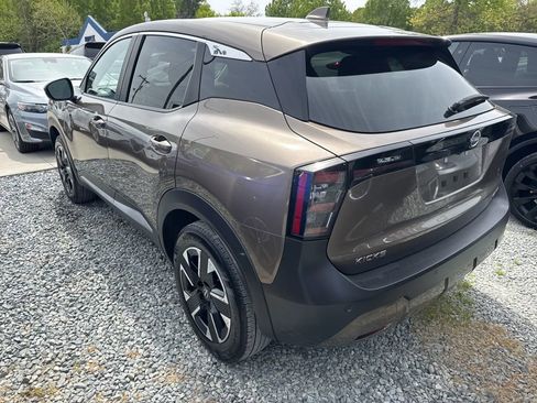 Used 2025 Nissan Kicks SV image 4