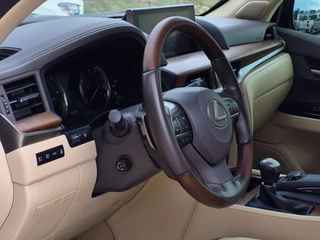 Used 2020 Lexus LX 570 4WD w/ Luxury Package image 7