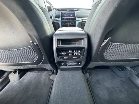 Used 2024 Jeep Grand Cherokee Limited w/ Luxury Tech Group II image 15