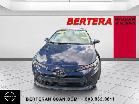 Used 2023 Toyota Corolla LE image 3