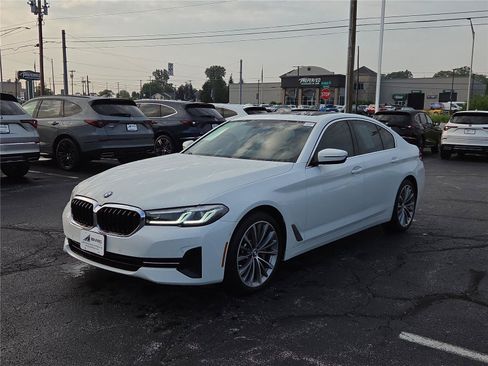 Used 2021 BMW 530i xDrive w/ Premium Package AWD/4WD image 3
