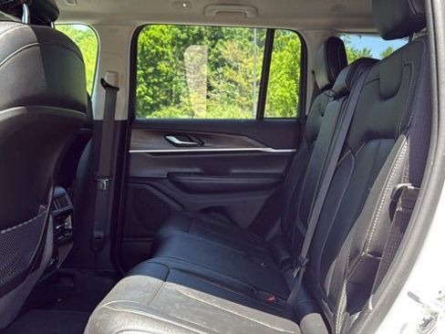 Certified 2023 Jeep Grand Cherokee Limited w/ Black Appearance Package AWD/4WD image 27