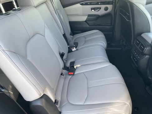 Used 2025 Honda Pilot EX-L image 11
