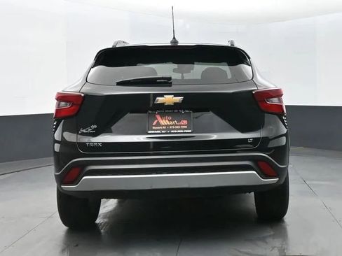 Used 2024 Chevrolet Trax LT w/ Driver Confidence Package image 8