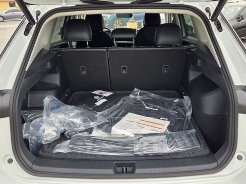 New 2026 Volkswagen Tiguan SE image 13