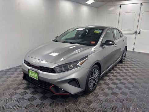 Used 2024 Kia Forte GT-Line w/ GT-Line Premium Package FWD image 3