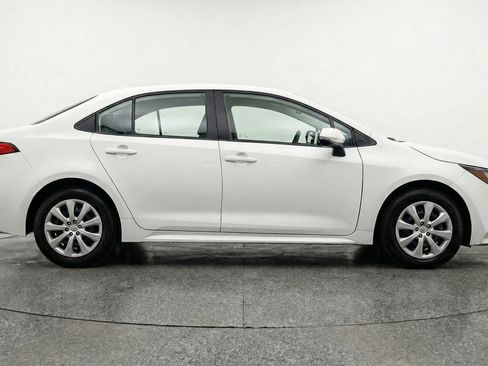 Used 2025 Toyota Corolla LE image 11