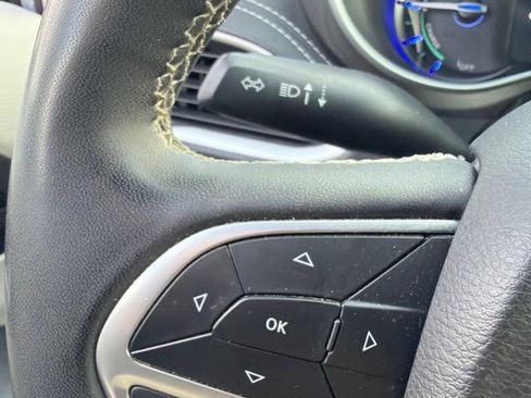Used 2024 Chrysler Pacifica Limited FWD image 22